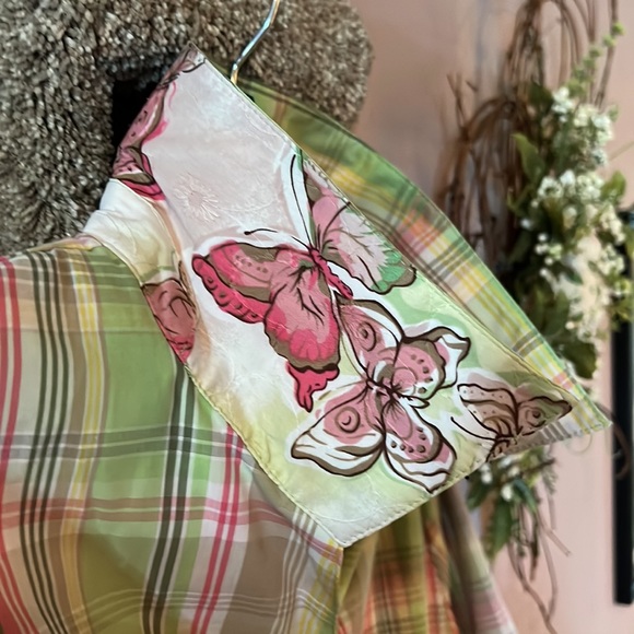 Alia Petites unique button down top with 3/4 sleeves. - Picture 5 of 6